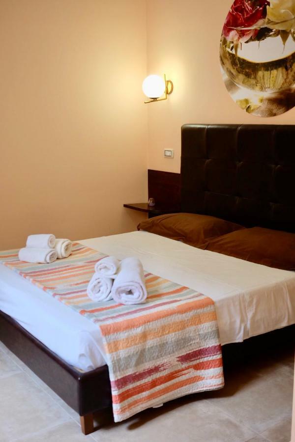 4 Balconi Liberty Apartments Lecce Buitenkant foto