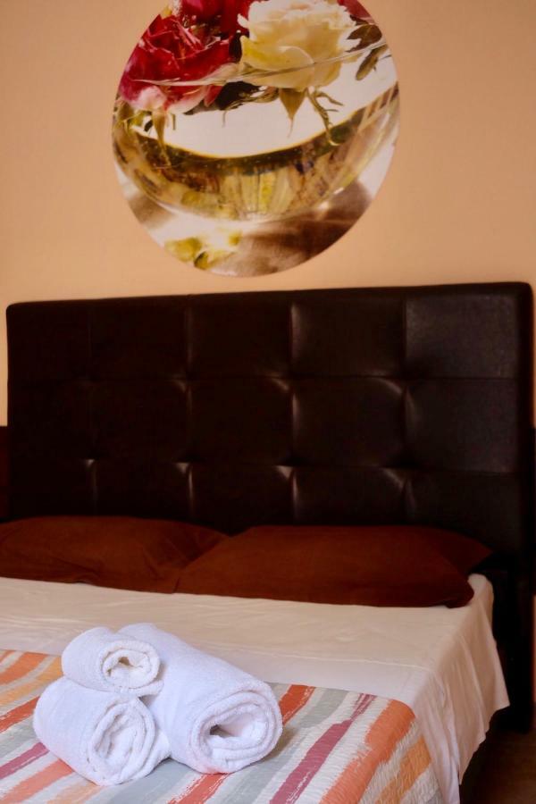 4 Balconi Liberty Apartments Lecce Buitenkant foto