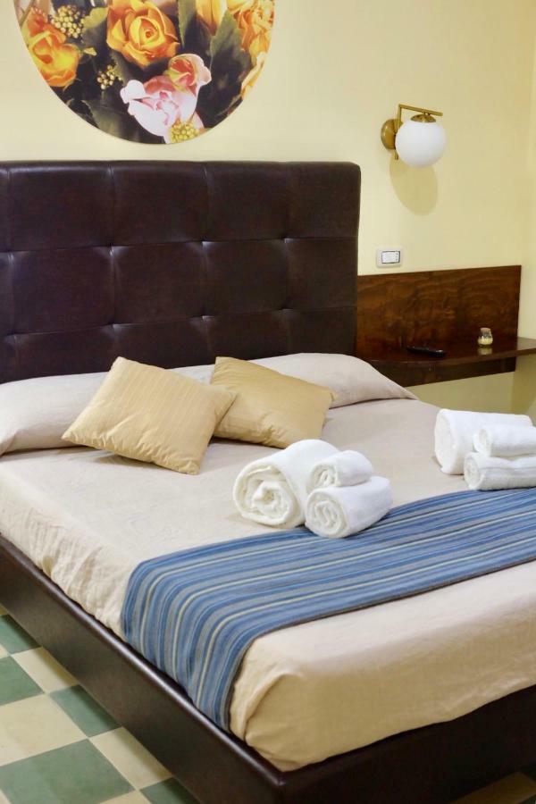 4 Balconi Liberty Apartments Lecce Buitenkant foto